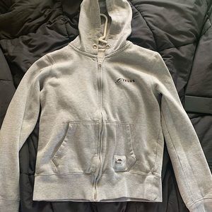 super cute basic grey zip up from Roots73. warm and comfy 💖